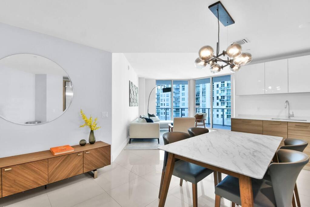 Lovely Upscale Condo Gorgeous View 2Bd 2Bath In Brickell Miami Bagian luar foto