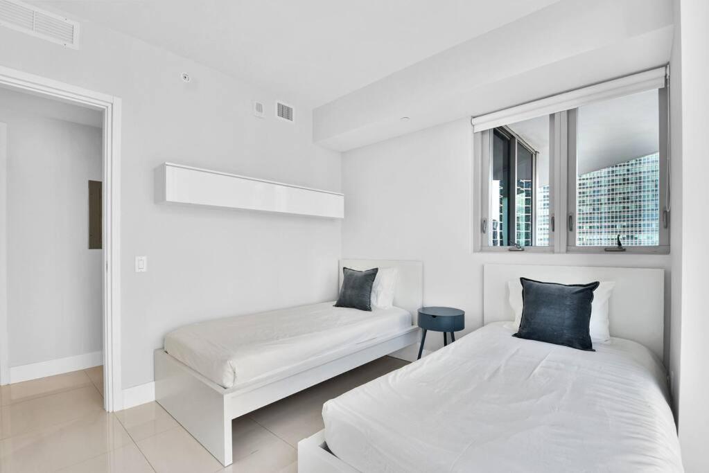 Lovely Upscale Condo Gorgeous View 2Bd 2Bath In Brickell Miami Bagian luar foto